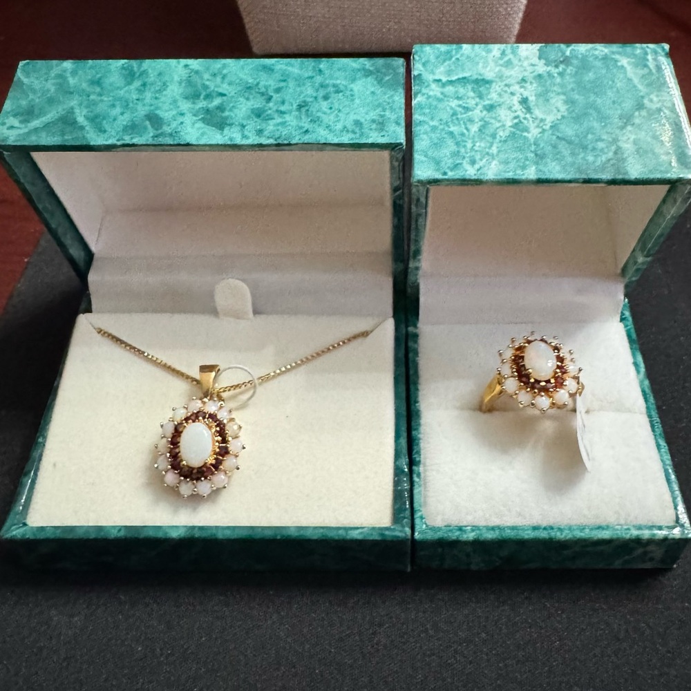 Suzanne Somers Gold Vintage Necklace/Ring wOpalescent Stones & Garnet Red Topaz